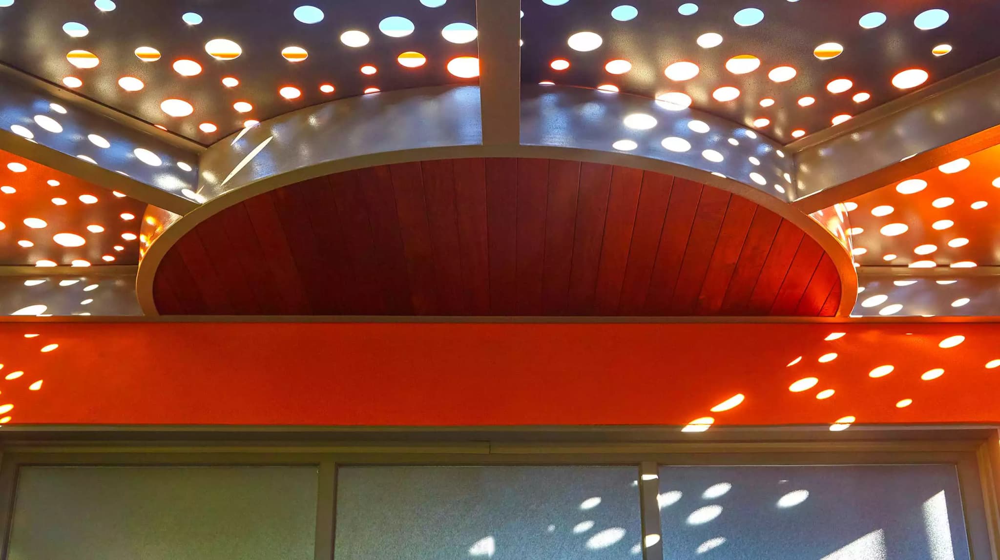 Curved Pergola on the 606 - Gallery image 2