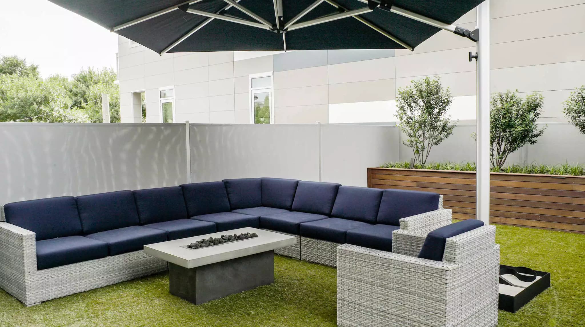 Curvy Contemporary Rooftop - Gallery image 4