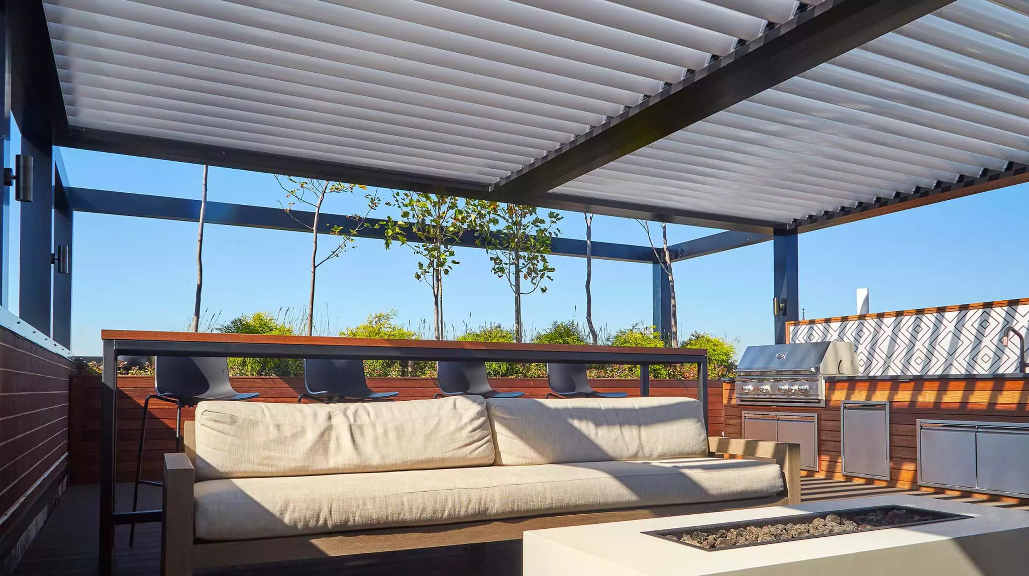 Operable Alu Shade & Funky Finishes - Gallery image 1