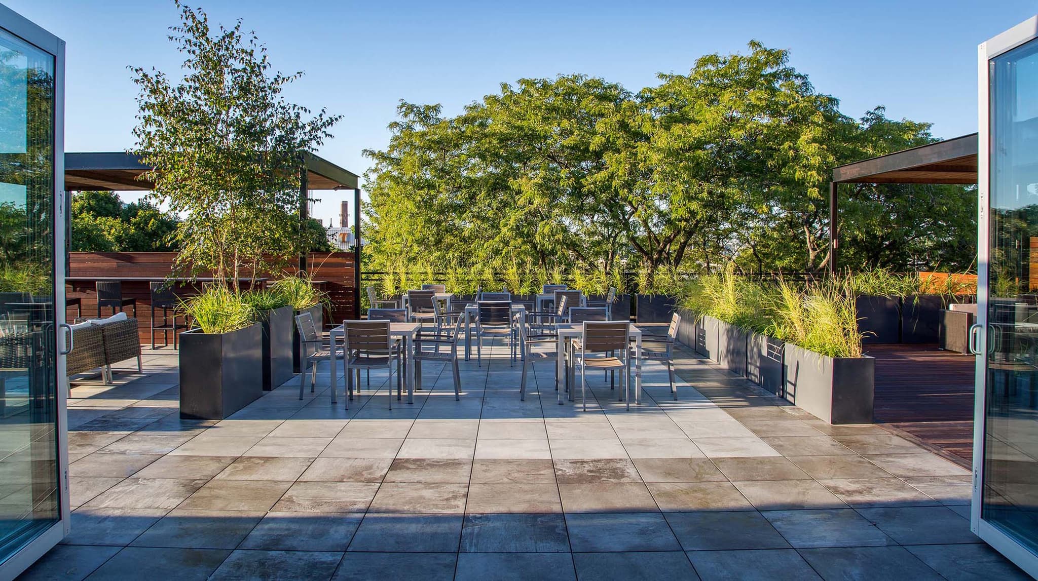 Door and - Gallery image 1