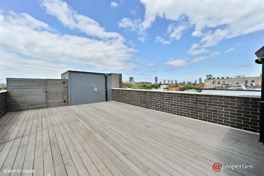 Chicago Condo Empty Roof Deck