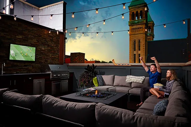 Outdoor TV and Projectors